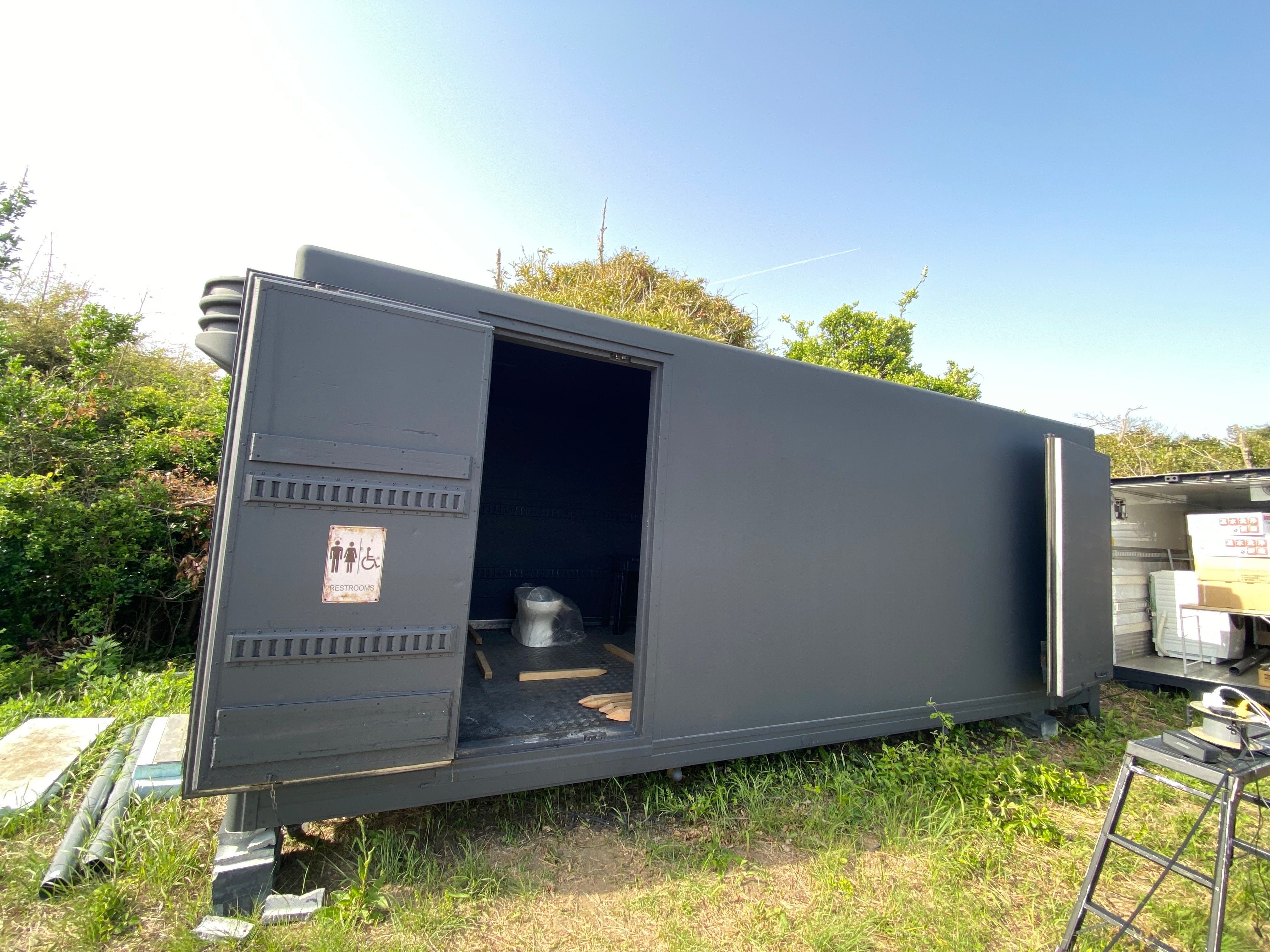 トイレ棟（中サイズベースコンテナ）SOLD OUT